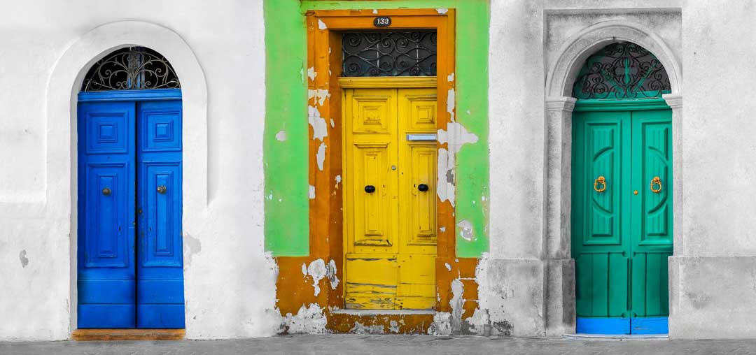 نحوه رنگ آمیزی درب چوبی ساختمان