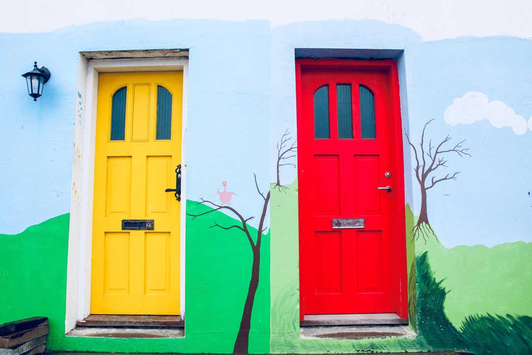 رنگ مناسب درب چوبی