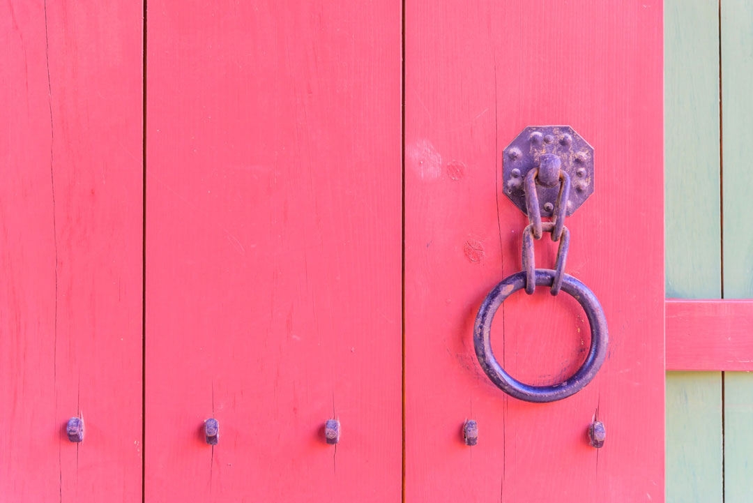 رنگ درب چوبی